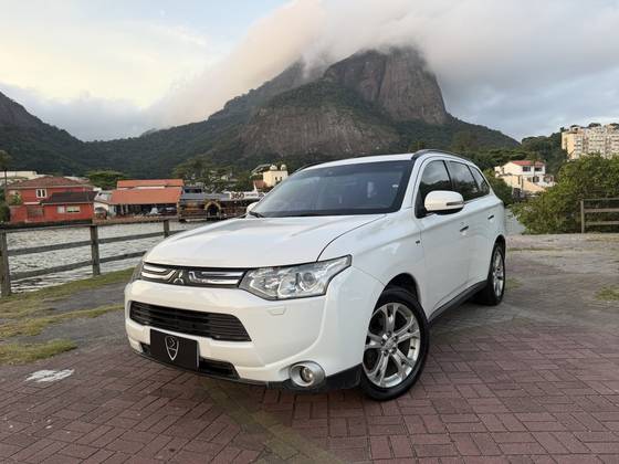 MITSUBISHI OUTLANDER 3.0 GT 4X4 V6 24V GASOLINA 4P AUTOMÁTICO